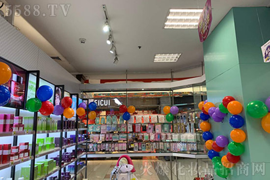 開進(jìn)口化妝品店,加盟小資生活美妝讓你無(wú)憂開店 開進(jìn)口化妝品店,加盟小資生活美妝讓你無(wú)憂開店