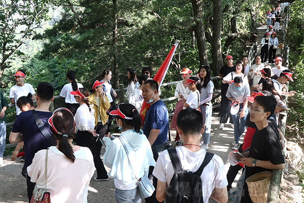 老君山如詩(shī)如畫(huà),目之所及皆美景 老君山如詩(shī)如畫(huà),目之所及皆美景