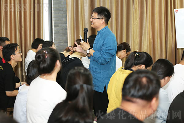 一家人,一條心,一個方向,一起前進(jìn)! 一家人,一條心,一個方向,一起前進(jìn)!