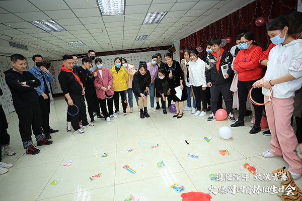“追憶童年·致敬青春”火爆網(wǎng)4月懷舊生日會(huì)圓滿(mǎn)舉辦 “追憶童年·致敬青春”火爆網(wǎng)4月懷舊生日會(huì)圓滿(mǎn)舉辦